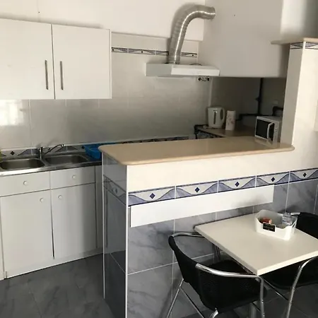 West Coast بيت ضيافة 3*