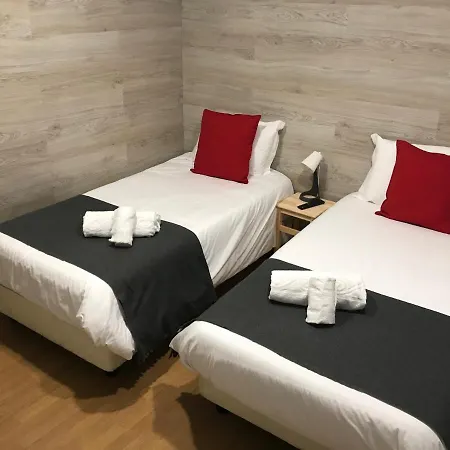 West Coast بيت ضيافة